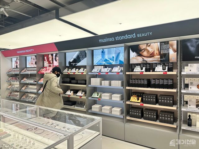 매장 내 무신사 자체 뷰티 브랜드를 체험할 수 있는 무신사 뷰티 존. ⓒ투데이신문