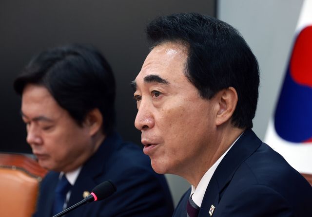 박수현 더불어민주당 수석대변인이 지난 2일 서울 여의도 국회에서 국정감사 등 현안 관련 기자간담회를 하고 있다. [사진제공=뉴시스]&nbsp;<br>