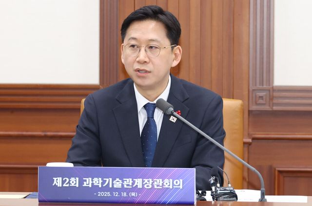 배경훈 부총리 겸 과학기술정보통신부 장관이 18일 서울 종로구 정부서울청사에서 열린 제2회 과학기술관계장관회의에서 발언하고 있다. [사진=뉴시스]