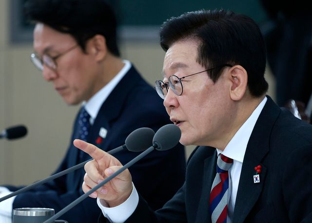 이재명 대통령이 18일 서울 용산구 국방부에서 열린 국방부·국가보훈부 업무보고에서 발언하고 있다. [사진제공=뉴시스]