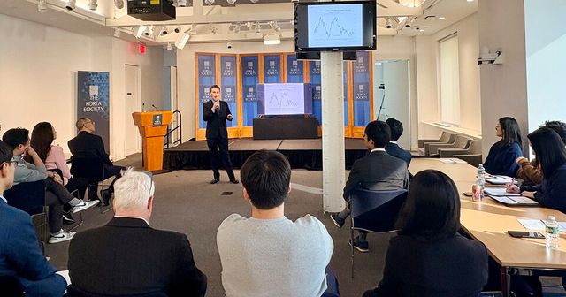 18일(현지시간) 뉴욕 코리아 소사이어티에서 열린 ‘제25차 뉴욕 금융인 포럼'의 참석자들이 패널 토론을 경청하고 있다. [사진=한국투자공사]