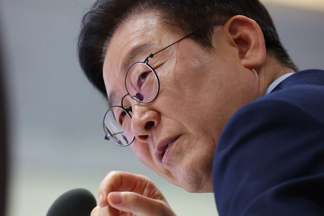 이재명 대통령이 2일 서울 용산 대통령실 청사에서 열린 국무회의에서 발언하고 있다. [사진제공=대통령실통신사진기자단]