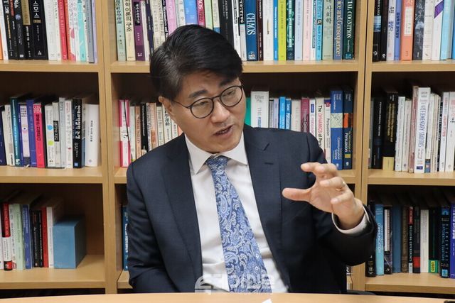 제52대&nbsp;한국언론학회 정성은 회장이 투데이신문과 인터뷰를 하고 있다. ⓒ투데이신문<br>