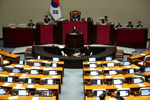 23일 서울 여의도 국회에서 열린 제430회국회(임시회) 제2차 본회의에서 최수진 국민의힘 의원이 정보통신망 이용촉진 및 정보보호 등에 관한 법률 일부개정법률안(대안)에 대한 반대 무제한토론(필리버스터)을 하고 있다. [사진제공=뉴시스]