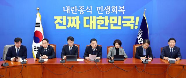 김병기 더불어민주당 원내대표가 23일 오전 서울 여의도 국회에서 열린 원내대책회의에서 발언을 하고 있다. [사진제공=뉴시스]