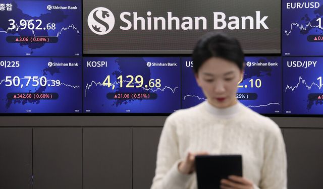 26일 코스피는 전 거래일보다 21.06포인트(+0.51%) 오른 4129.68에 마감했다. [사진=신한은행]