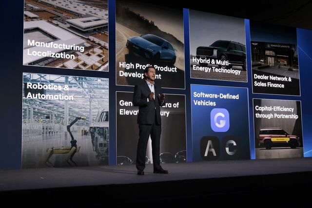 현대자동차 호세 무뇨스 대표이사 사장이 ‘2025 현대차 CEO 인베스터 데이’에서 발표하고 있다. [사진=현대자동차그룹]