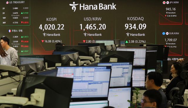 4일 미국 금리 인하 기대감에도 불구하고 코스피가 하락 출발했다. [사진=뉴시스]