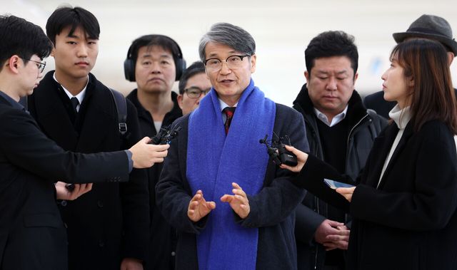 최재영 목사가 9일 서울 종로구 김건희특검팀(특별검사 민중기)에서 열리는 이른바 ‘김건희 디올백 사건’ 관련 참고인 조사에 출석하며 입장을 말하고 있다. [사진제공=뉴시스]<br>