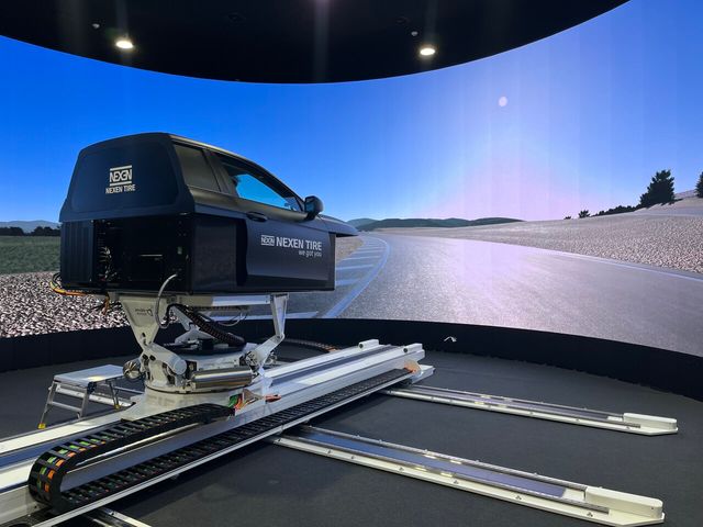 마곡 중앙연구소에 위치한 드라이빙 시뮬레이터. [사진=넥센타이어]