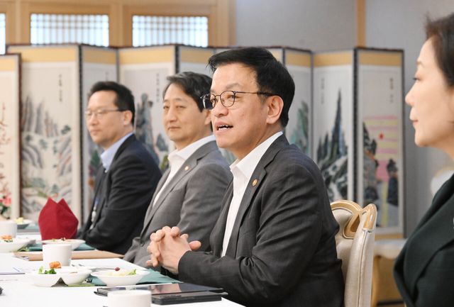 최상목 대통령 권한대행 부총리 겸 기획재정부 장관. [사진출처=뉴시스]