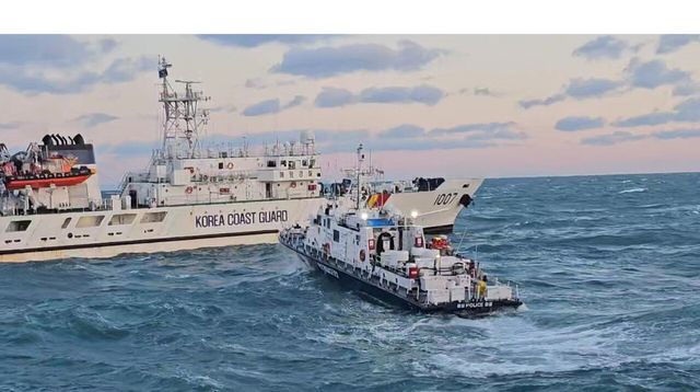 지난 9일 전남 여수시 하백도 해상에서 갈치잡이 어선이 침몰해 5명이 숨지고 5명이 실종됐다. 해경이 사고 현장에서 수색 작업을 벌이고 있다. [사진제공=뉴시스]
