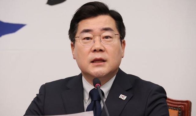 더불어민주당 박찬대 원내대표가 17일 오전 서울 여의도 국회에서 열린 최고위원회의에서 발언하고 있다.&nbsp;[사진출처=뉴시스]<br>