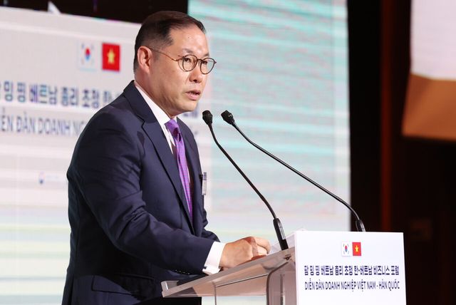 조현상 한-베트남 경제협력위원장이 지난해 7월 1일 서울 중구 롯데호텔에서 열린 팜 밍 찡 베트남 총리 초청 한-베트남 비즈니스 포럼에 참석해 개회사를 하고 있다. [사진=뉴시스]