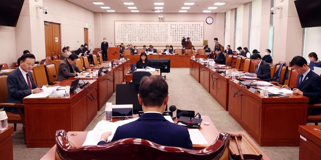 국회 법제사법위원회가 24일 법안심사제1소위원회를 열고 상법 개정안을 심의하고 있다. [사진=뉴시스]