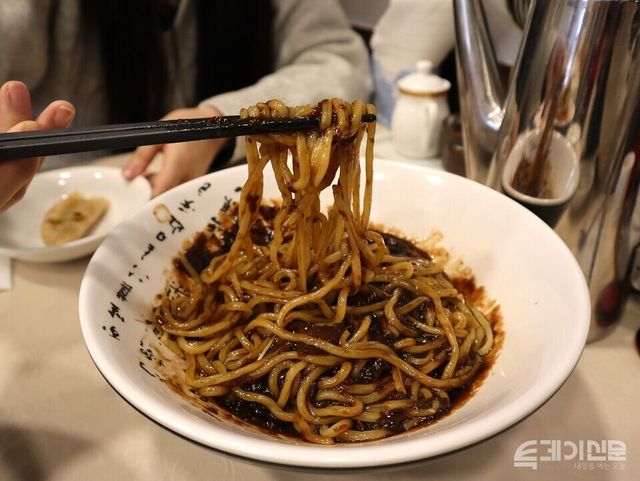 서울 여의도 한 식당의 7000원 유니짜장.ⓒ투데이신문