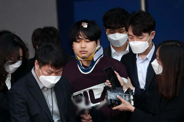 텔레그램에 ‘박사방’ 성착취 범죄 주범인 조주빈이 지난 2020년 서울 종로구 종로경찰서에서 검찰로 송치되고 있다. [사진제공=뉴시스]