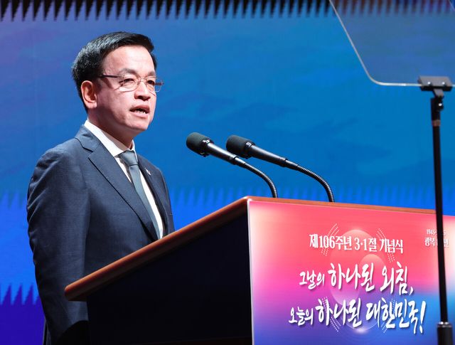 최상목 대통령 권한대행 부총리 겸 기획재정부 장관이 1일 서울 중구 숭의여자대학교에서 진행된 제106주년 3·1절 기념식에 참석해 있다. [사진제공=뉴시스]