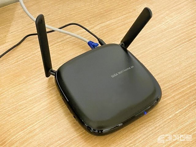 WiFi 6(802.11ax)가 지원되는 ‘GiGA WiFi home ax’ 공유기 ⓒ투데이신문