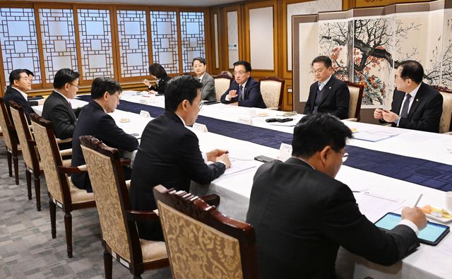 17일 서울 종로구 정부서울청사에서 대외경제현안간담회가 진행되고 있다. [사진=뉴시스]