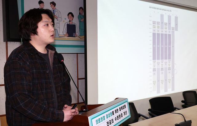 대한전공의협의회 박단 비상대책위원장이 지난 10일 오전 서울 여의도 국회에서 열린 의료현장 정상화를 위한 정책 토론회에서 전공의 수련 환경 문제와 개선 방향을 주제로 발표를 진행하고 있다. [사진제공=뉴시스]