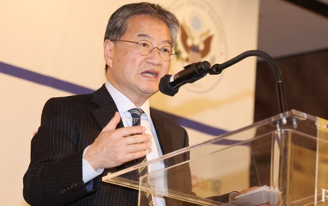 조셉 윤 주한미국대사대리가 지난 18일 오전 서울 종로구 포시즌스 호텔 서울에서 열린 주한미국상공회의소(암참) 특별 간담회에서 인사말을 하고 있다. [사진=뉴시스]