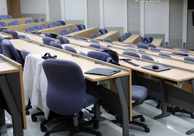 서울의 텅 비어있는 한 의과대학 강의실. [사진제공=뉴시스]