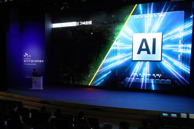 27일 경기도 이천시 SK하이닉스 본사에서 열린 제77기 정기주주총회에서 곽노정 대표이사가 발언하고 있다. [사진=SK하이닉스]