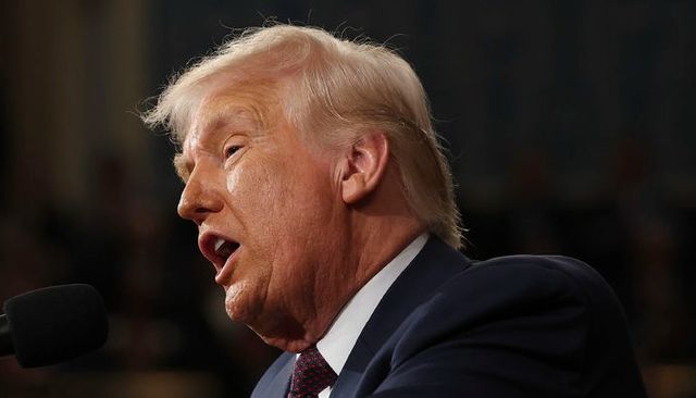 도널드 트럼프 미국 대통령이 4일(현지 시간) 미 의회에서 상·하원 합동 연설을 하고 있다. [사진출처=뉴시스]<br>