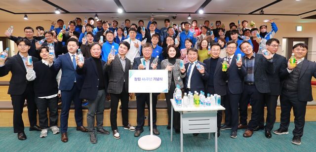 동아오츠카 46주년 창립기념식이 지난 4일 서울시 동대문구 동아오츠카 본사에서 열렸다. 이날 기념식에서 동아오츠카 박철호 대표이사 사장은 환경 보호 노력을 지속하겠다고 밝혔다. [사진=동아오츠카]