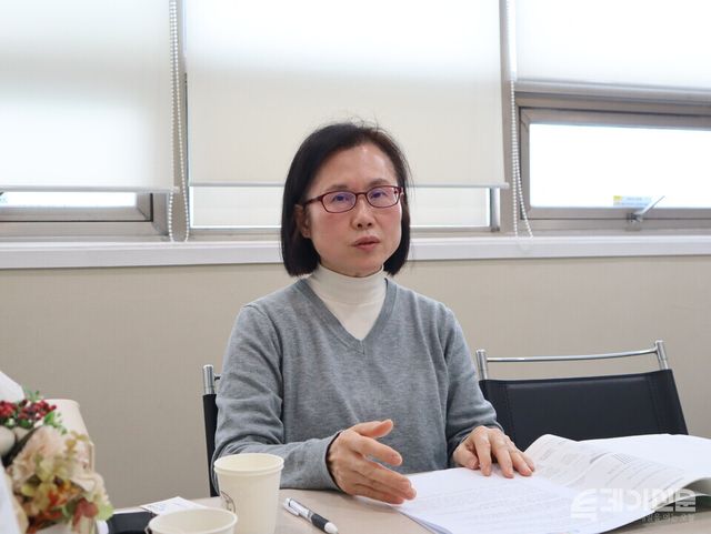 자살유족협회 강명수 회장이 인터뷰에 응하고 있다.&nbsp;ⓒ투데이신문&nbsp;