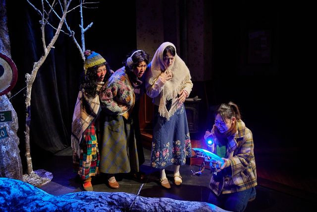 연극 <꽃의 비밀> 배우 정영주, 조연진, 공승연, 김슬기 [사진제공= 장차, (주)파크컴퍼니]<br>