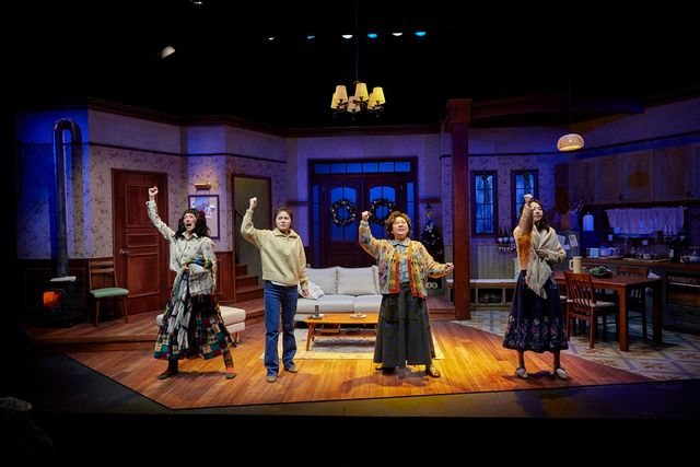 연극 <꽃의 비밀> 배우 황정민, 이엘, 안소희, 박지예 [사진제공=장차, (주)파크컴퍼니]&nbsp;<br>