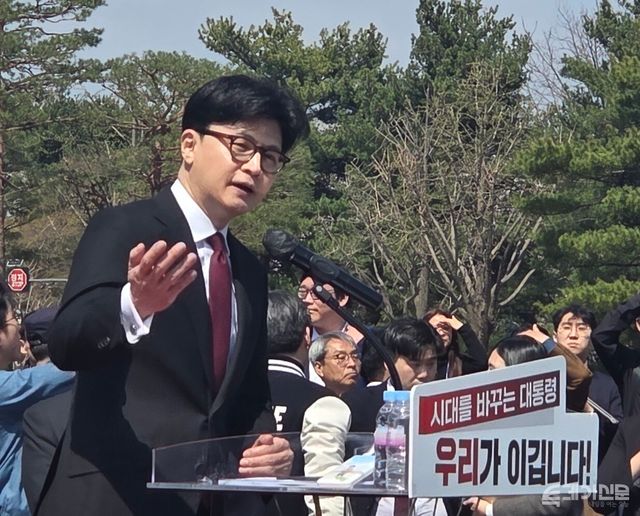 한동훈 국민의힘 전 대표가 10일 국회 분수대 앞에서 대선 출마 선언을 하고 있다.&nbsp;ⓒ투데이신문&nbsp;