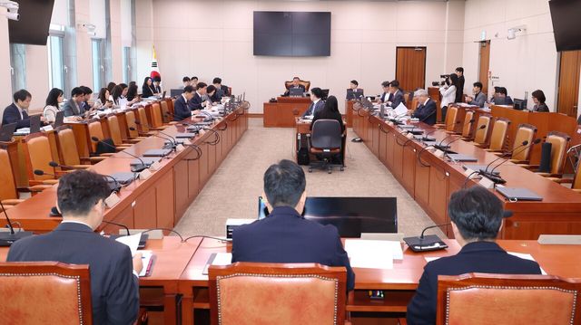 8일 오전 서울 여의도 국회에서 열린 산업통상자원중소벤처기업위원회 제1차 산업통상자원특허 소위원회에서 산자위 산업통상자원특허 소위원장이 회의를 주재하고 있다. [사진=뉴시스]