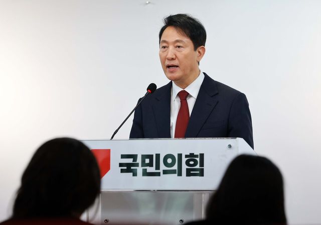 오세훈 서울시장이 12일 서울 여의도 국민의힘 중앙당사에서 제21대 대통령 선거 불출마 선언 긴급 기자회견을 하고 있다. [사진=뉴시스]
