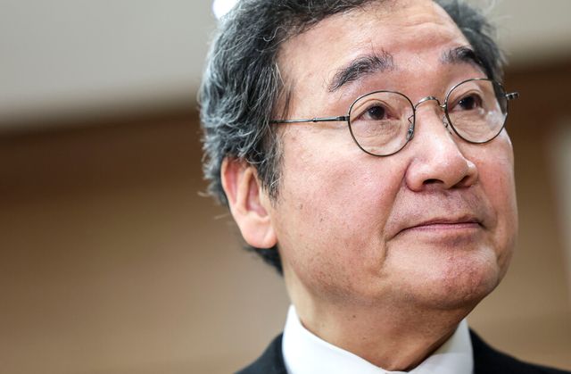 이낙연 전 국무총리가 지난 2023년 12월&nbsp; 11일 서울 동대문구 삼육보건대학교에서 대한민국 생존전략이라는 주제로 초청강연을 마친 뒤 취재진 질문에 답하고 있다. [사진출처=뉴시스]