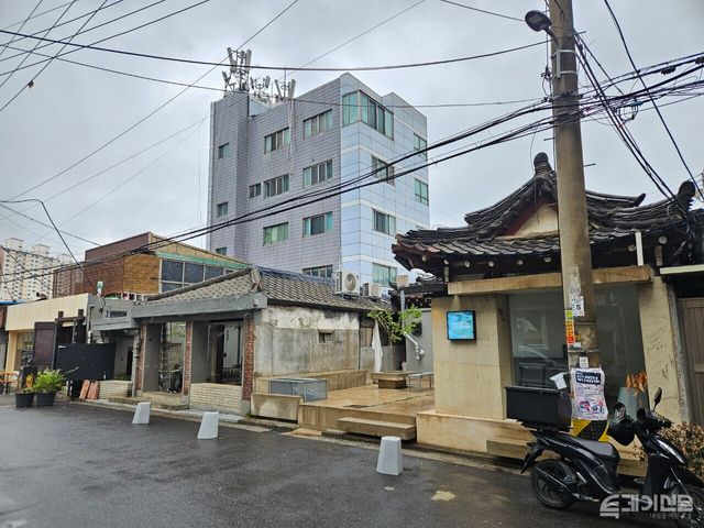 정비창 전면 1구역의 기존 가정집을 개조해 만든 카페.&nbsp;ⓒ투데이신문<br>