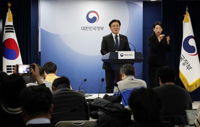 서울 종로구 정부서울청사에서 과학기술정보통신부 유상임 장관이 2025년도 과기부 핵심과제 추진 현황을 브리핑하고 있다. [사진=뉴시스]