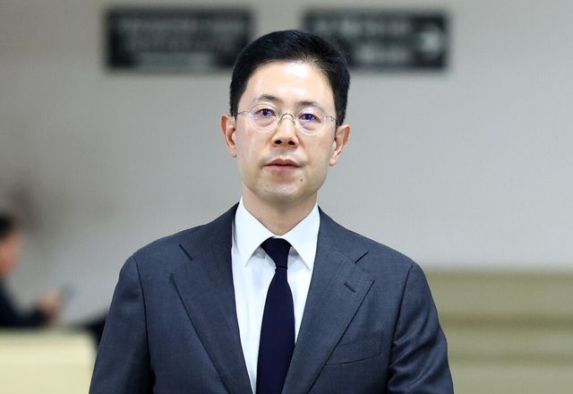 지난해 10월 4일 고발사주 혐의로 재판에 넘겨져 1심에서 징역 1년을 선고받은 손준성 대구고검 차장검사가 서울 서초구 서울고등법원에서 진행된 항소심 6차 공판에 출석하고 있는 모습. [사진제공=뉴시스]<br>