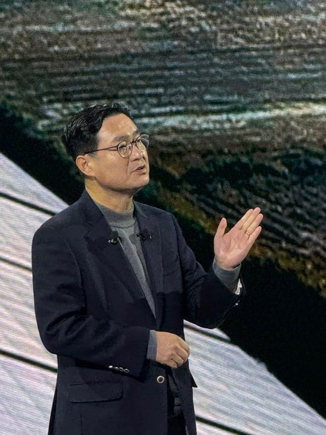 정유석 현대차 국내사업본부 부사장이 3일 경기도 고양시 킨텍스에서 열린 ‘2025 서울모빌리티쇼’ 미디어데이에서 발표하고 있다. ⓒ투데이신문