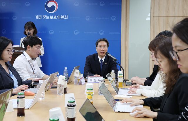 지난 29일 오전 서울 종로구 정부서울청사에서 개인정보보호위원회 최장혁 부위원장이 출입기자단 4월 정례브리핑을 하고 있다. [사진=뉴시스]