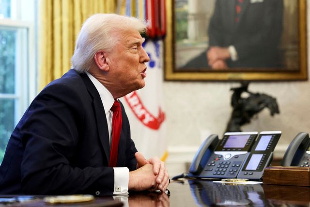 지난 26일(현지 시간) 백악관 집무실에서 미국 도널드 트럼프 대통령이 관세 정책과 관련해 기자들에게 발언하고 있다. [사진=AP/뉴시스]