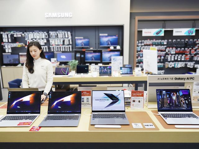 롯데하이마트를 비롯한 주요 가전제품 양판점들은 체험형 매장 강화, 맞춤형 서비스 확대 등으로 소비자 공략에 나섰다. [사진=롯데하이마트]<br>