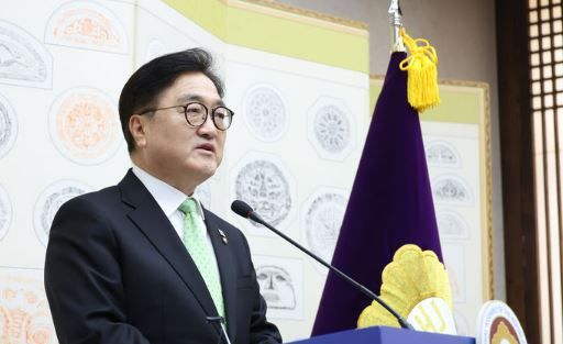 윤석열 전 대통령이 파면된 지난 4일 우원식 국회 의장이 서울 여의도 국회에서 대국민 특별담화를 하고 있다. [사진출처=뉴시스]