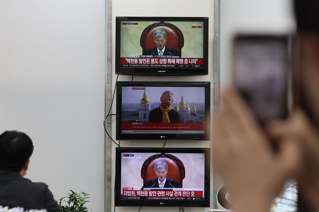 1일 서울 여의도 국회 내 국민의힘 원내대표실에서 이재명 공직선거법위반 사건과 관련해 대법원의 선고방송이 나오고 있다. [사진제공=뉴시스]<br>