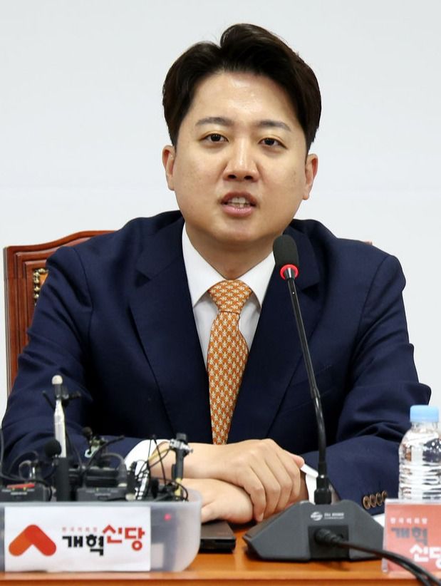 개혁신당 이준석 대표가 지난 4월 17일 오전 서울 여의도의 국회에서 열린 최고위원회의에서 발언하고 있다.[사진출처=뉴시스]