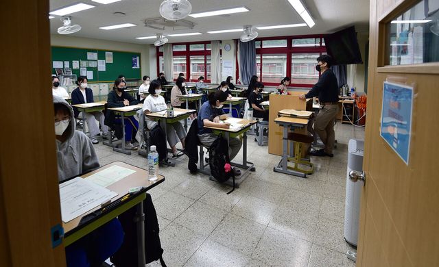 대구 소재 한 고등학교 3학년 교실. 위 사진은 기사와 직접 관련 없음. [사진제공=뉴시스]<br>