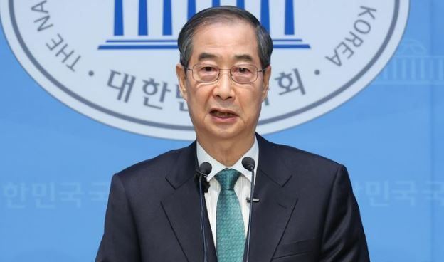 한덕수 전 국무총리가 2일 서울 여의도 국회 소통관에서 대선 출마 기자회견을 하고 있다.&nbsp;[사진출처=뉴시스]<br>