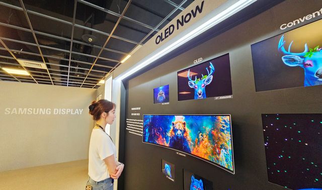 IT OLED 제품을 살펴볼 수 있는 ‘컴퓨텍스 2025’ 삼성디스플레이 부스 전시존 [사진=삼성디스플레이]